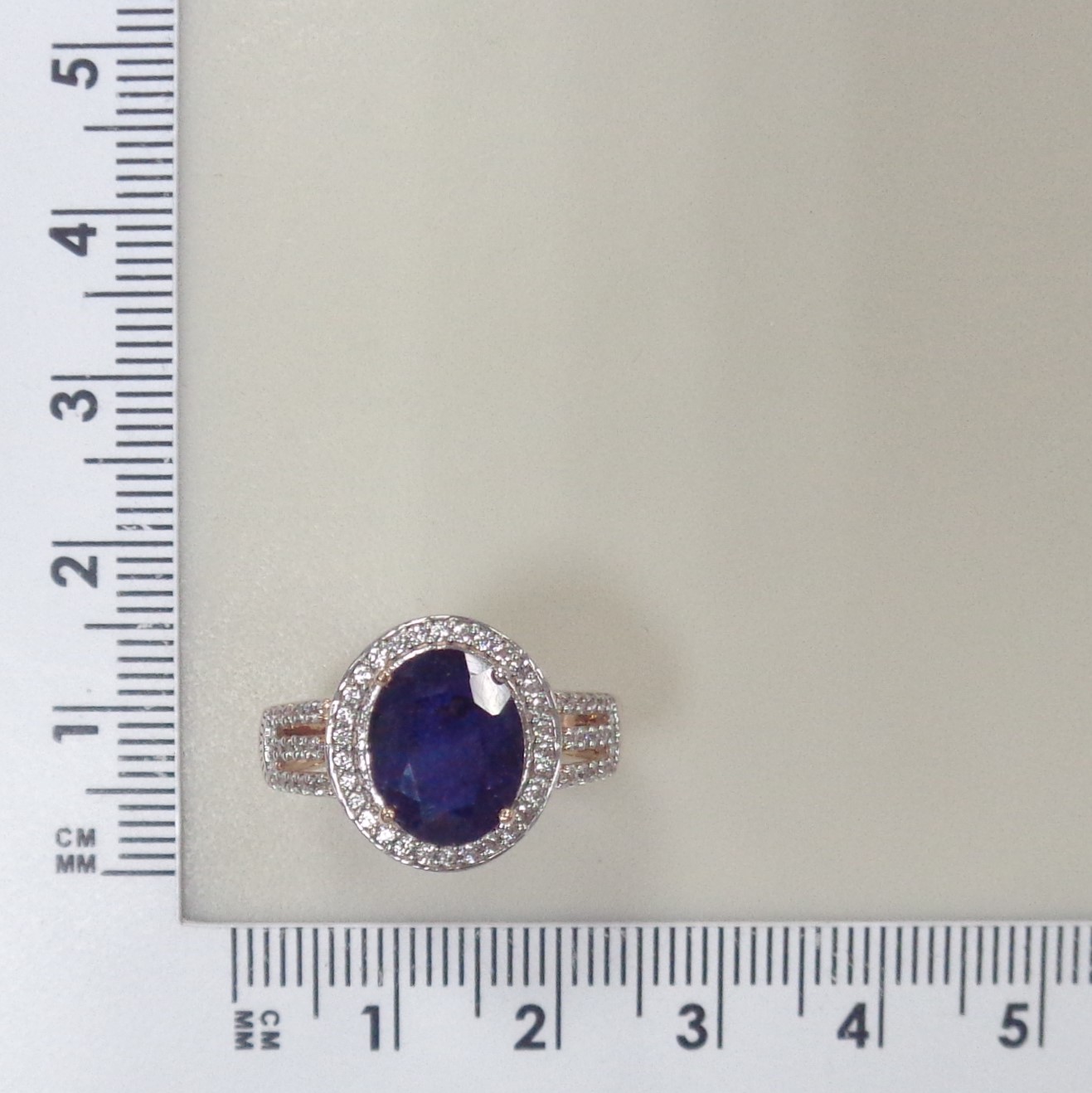 Серебряное кольцо с сапфиром